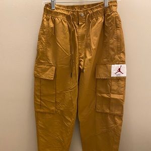 Small men’s Jordan woven pants